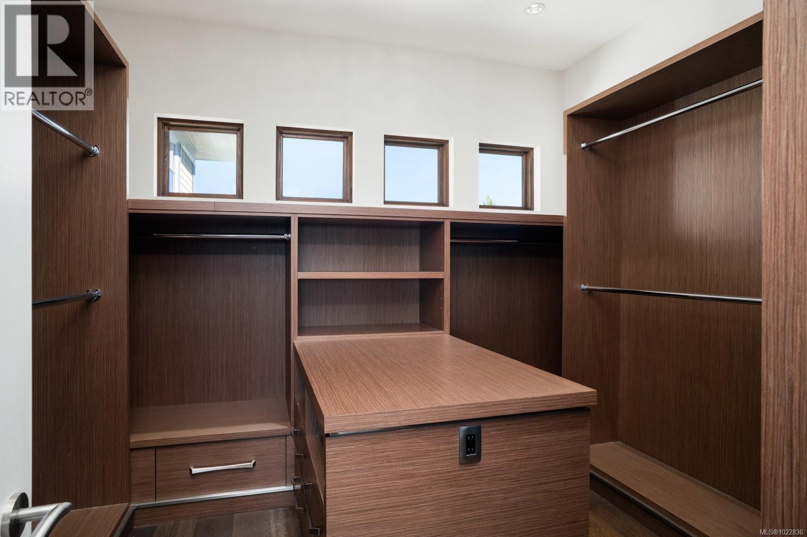  1098 Bearspaw Plateau, Langford