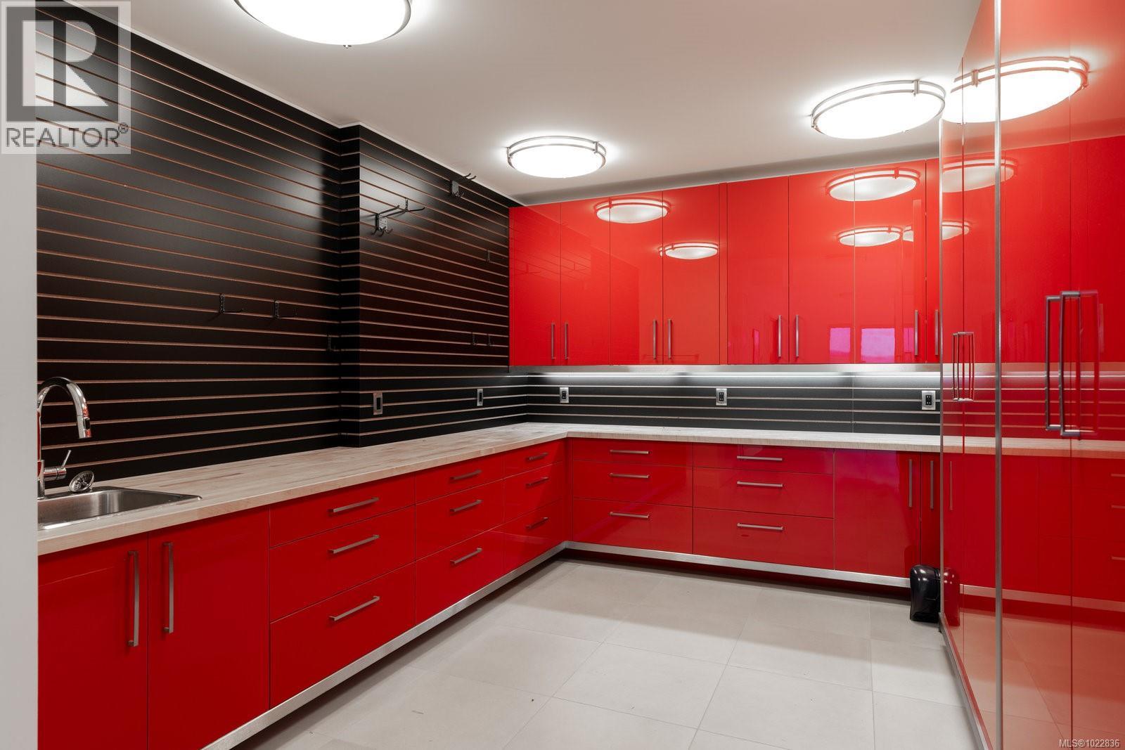  1098 Bearspaw Plateau, Langford