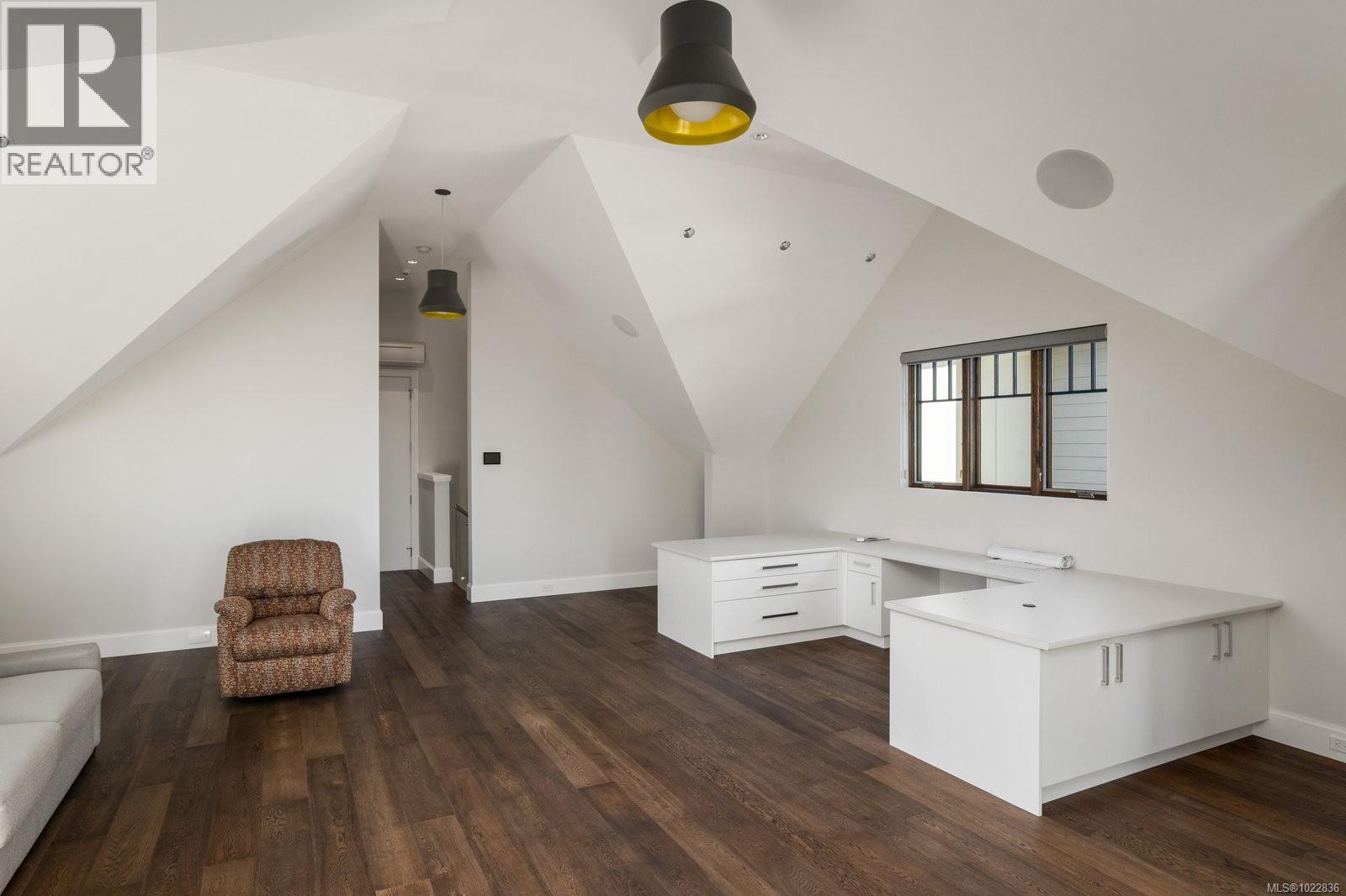  1098 Bearspaw Plateau, Langford