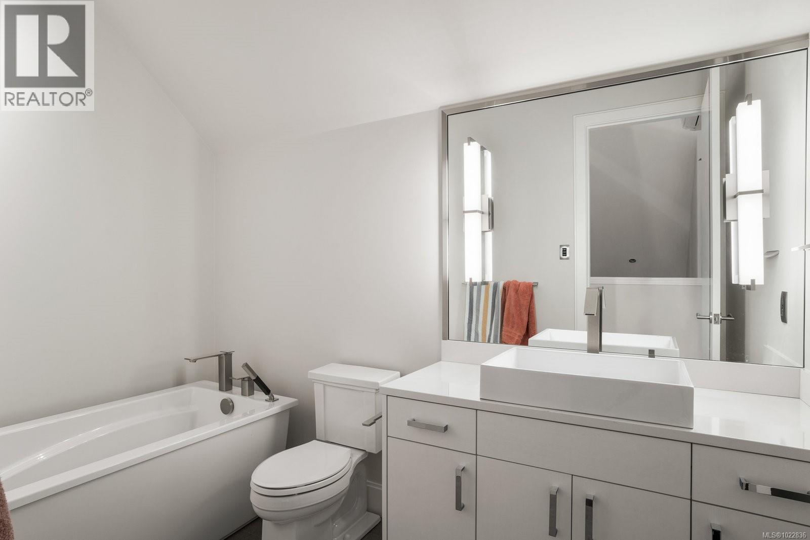  1098 Bearspaw Plateau, Langford