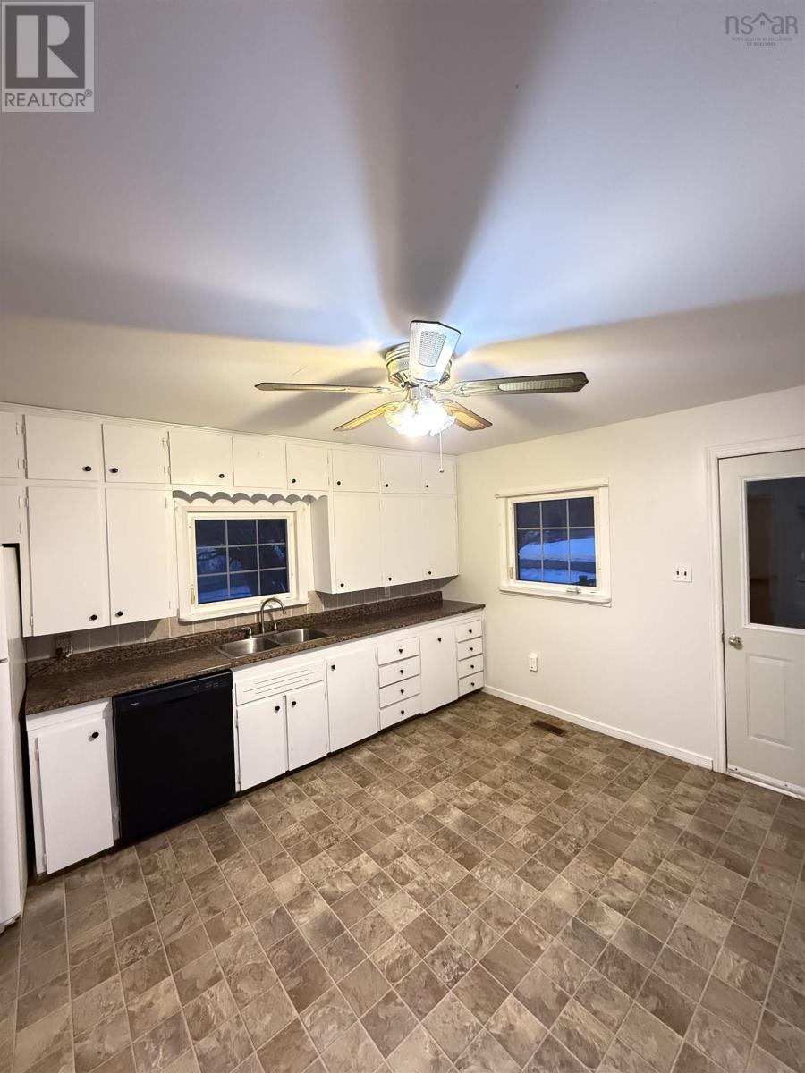 Property 7 of 17 of 685 Greenville Road