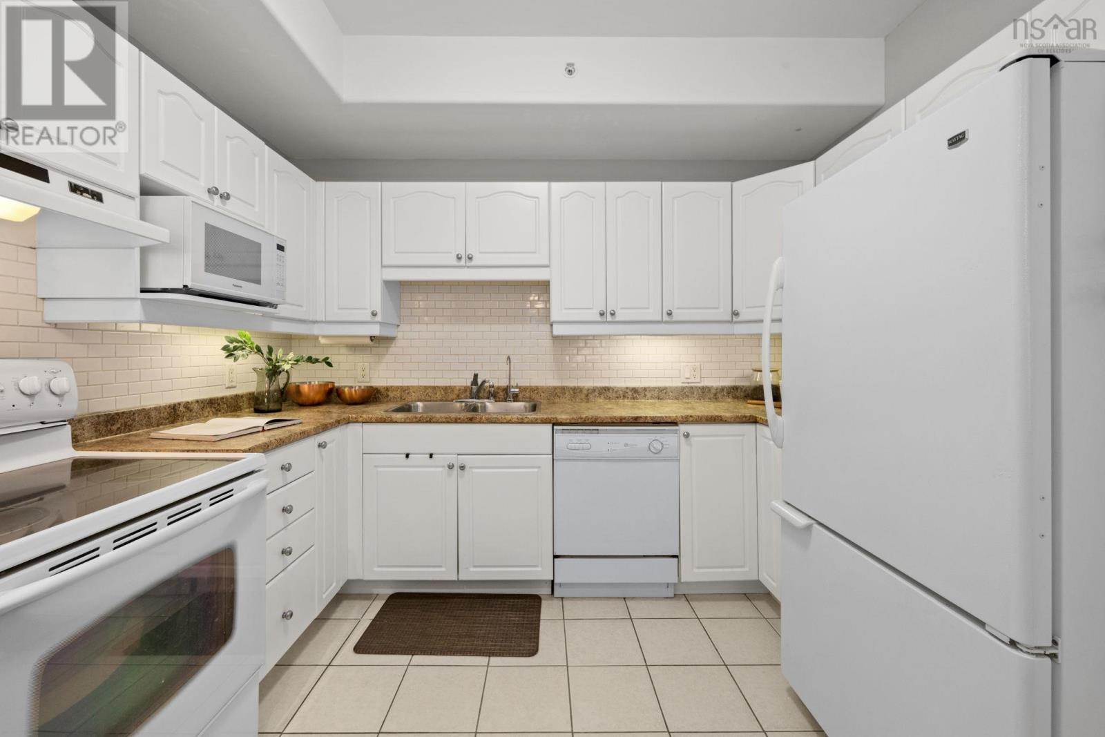 Property 7 of 34 of 108 767 Parkland Drive