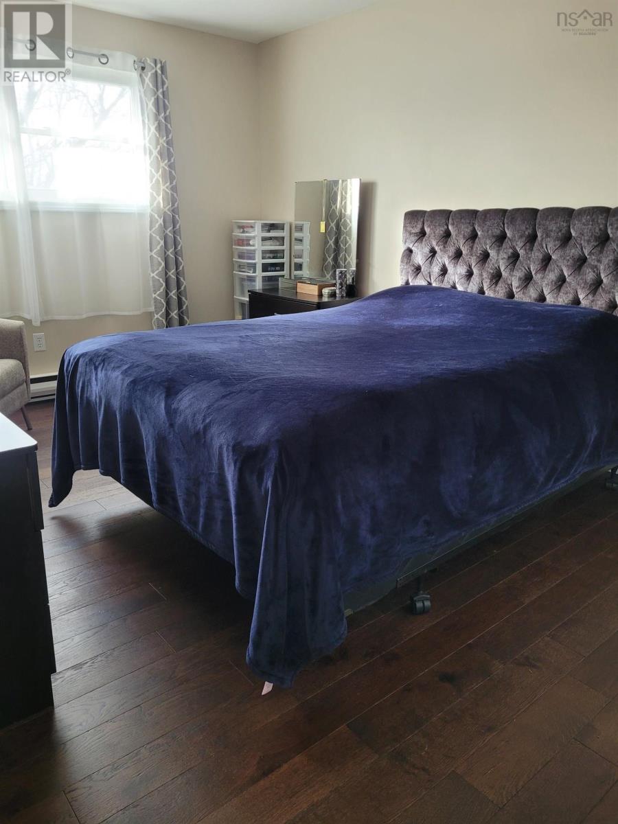 Property 21 of 32 of 52 Regal Road