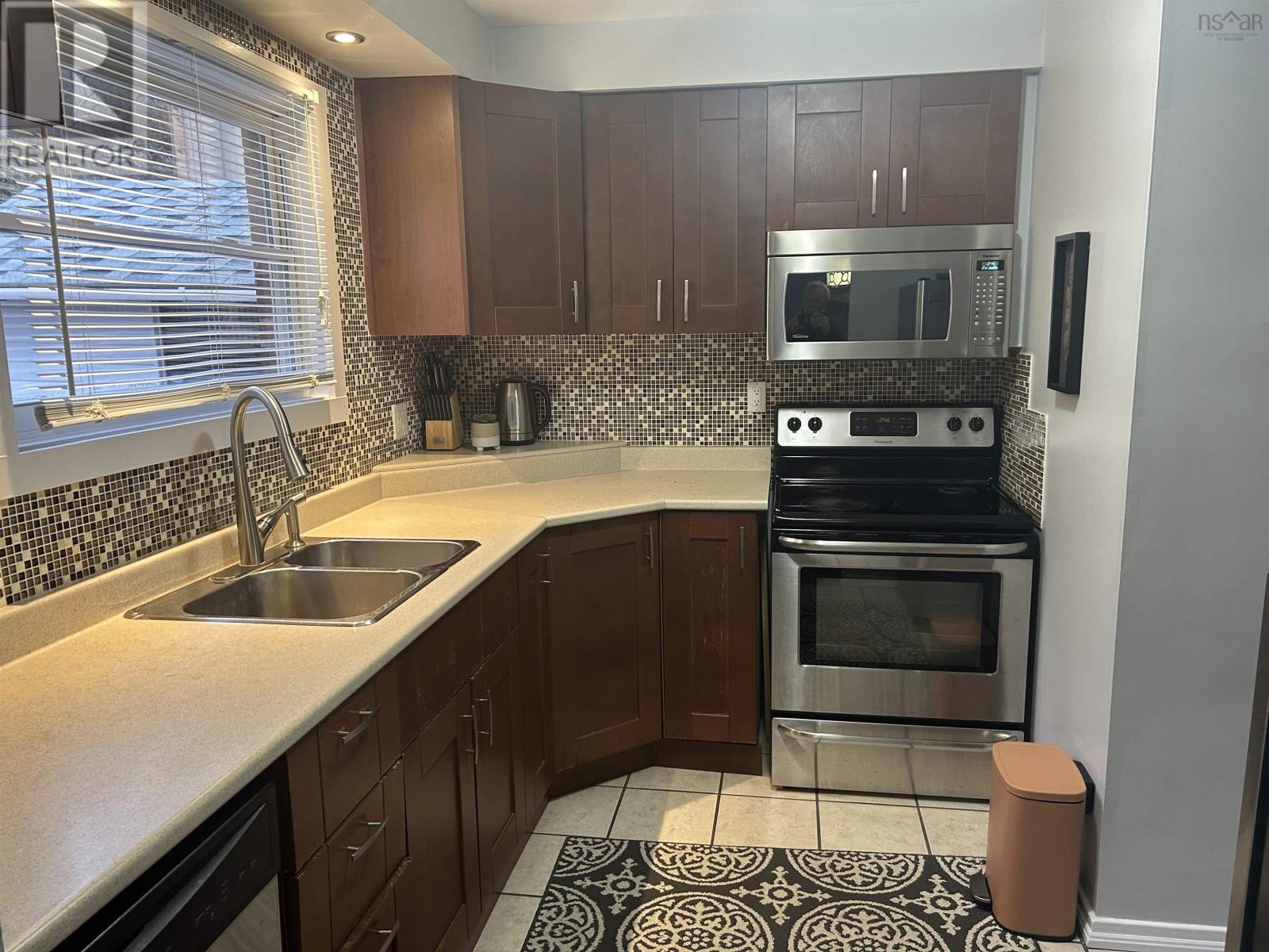 Property 7 of 32 of 52 Regal Road