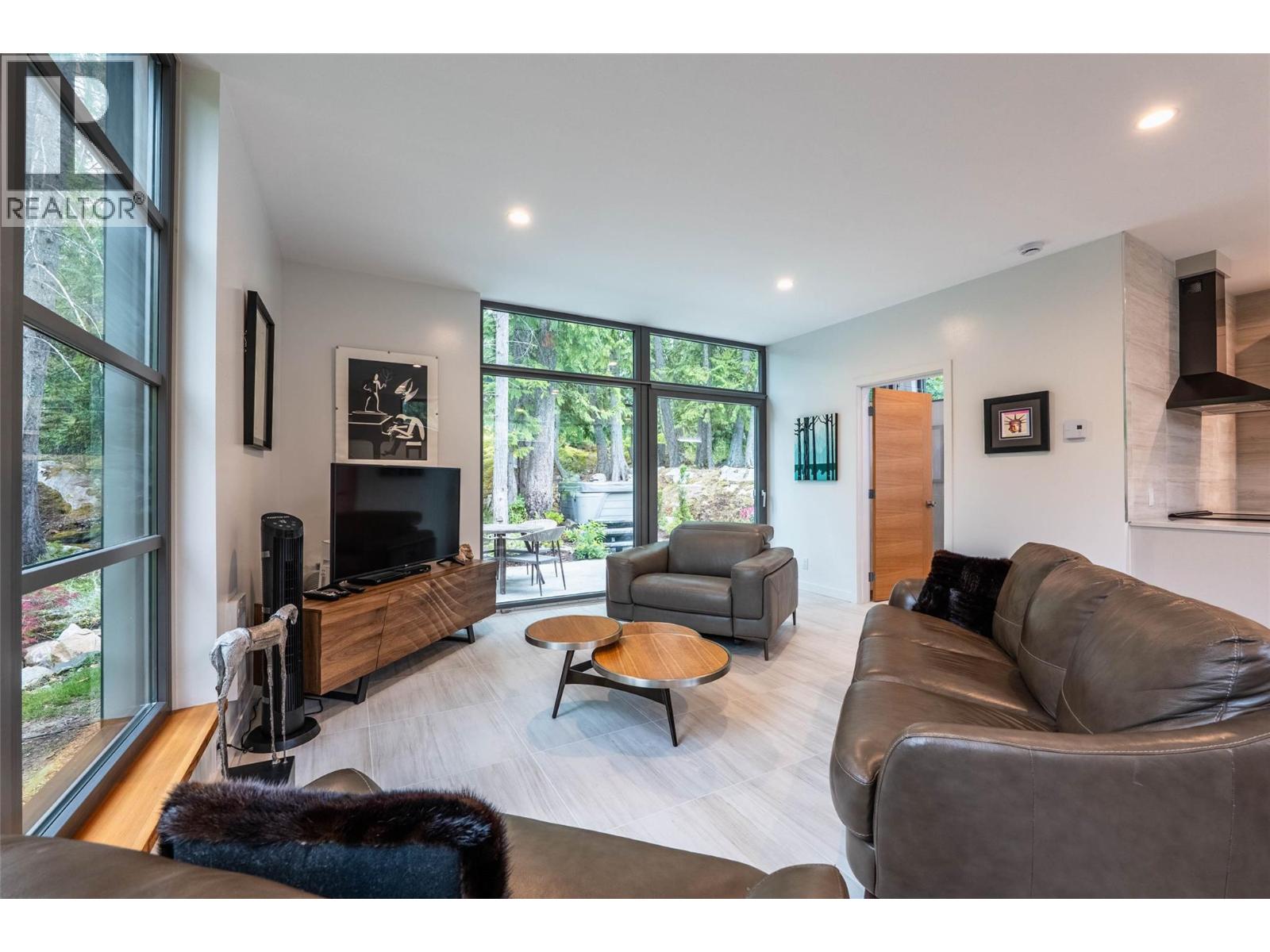 183-191 Kootenay Lake Road, Procter