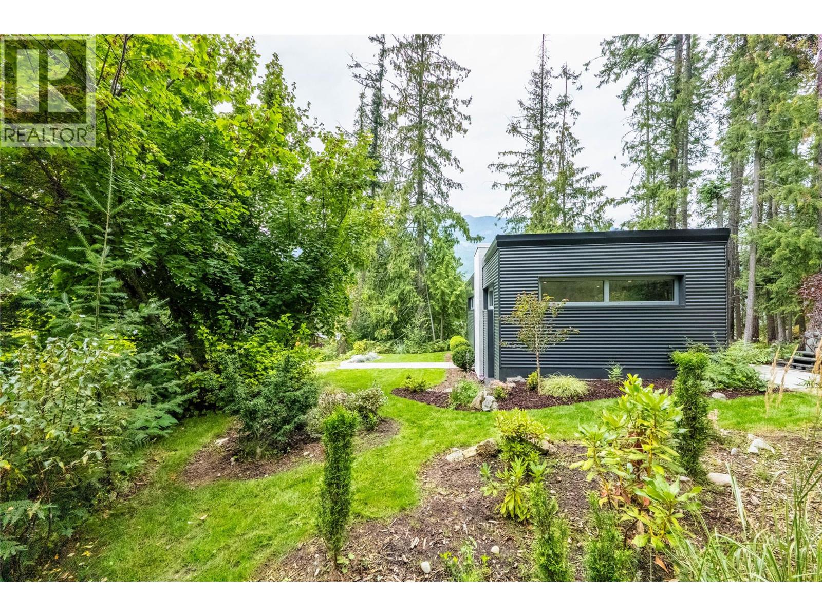 183-191 Kootenay Lake Road, Procter