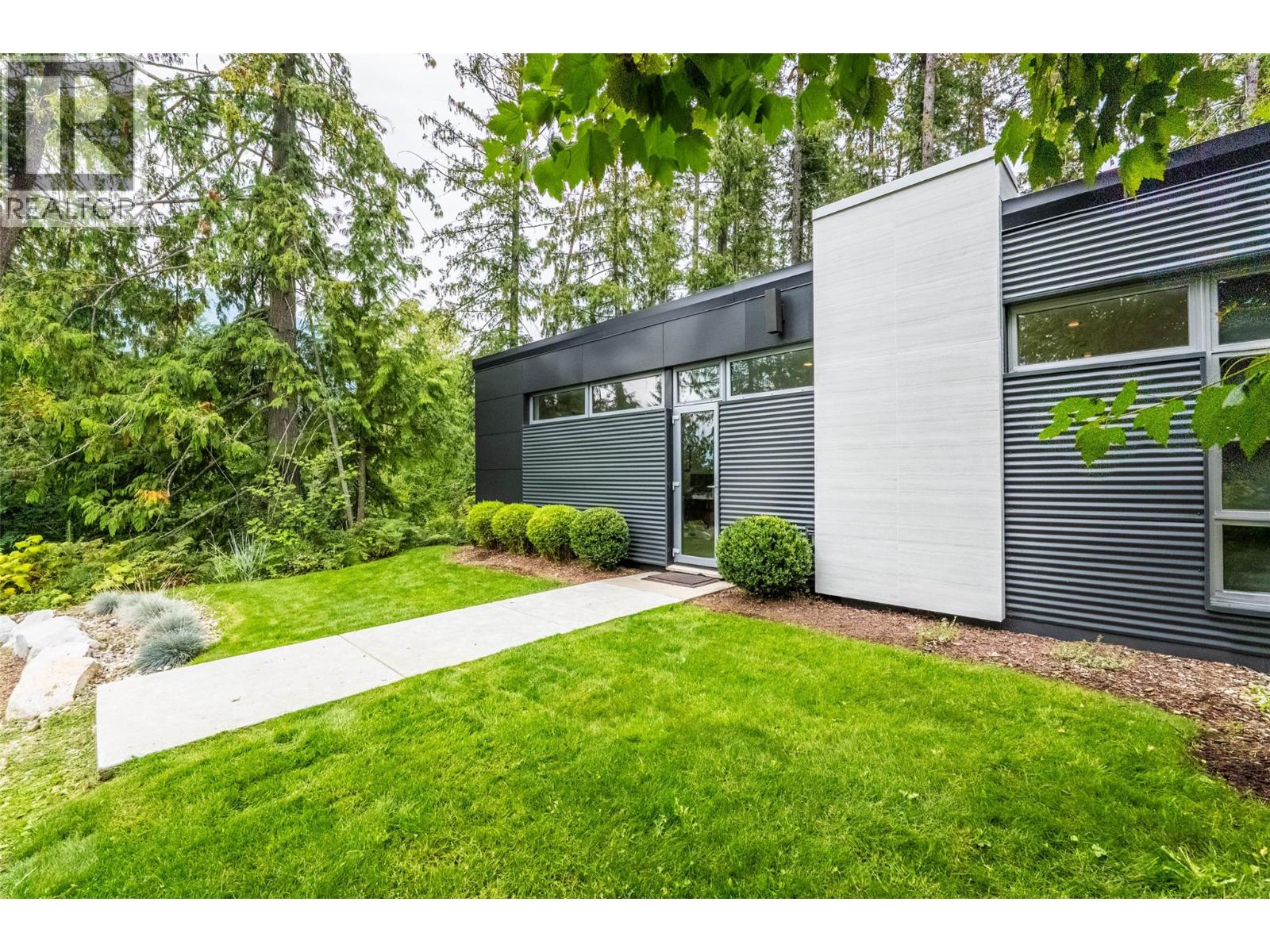 183-191 Kootenay Lake Road, Procter