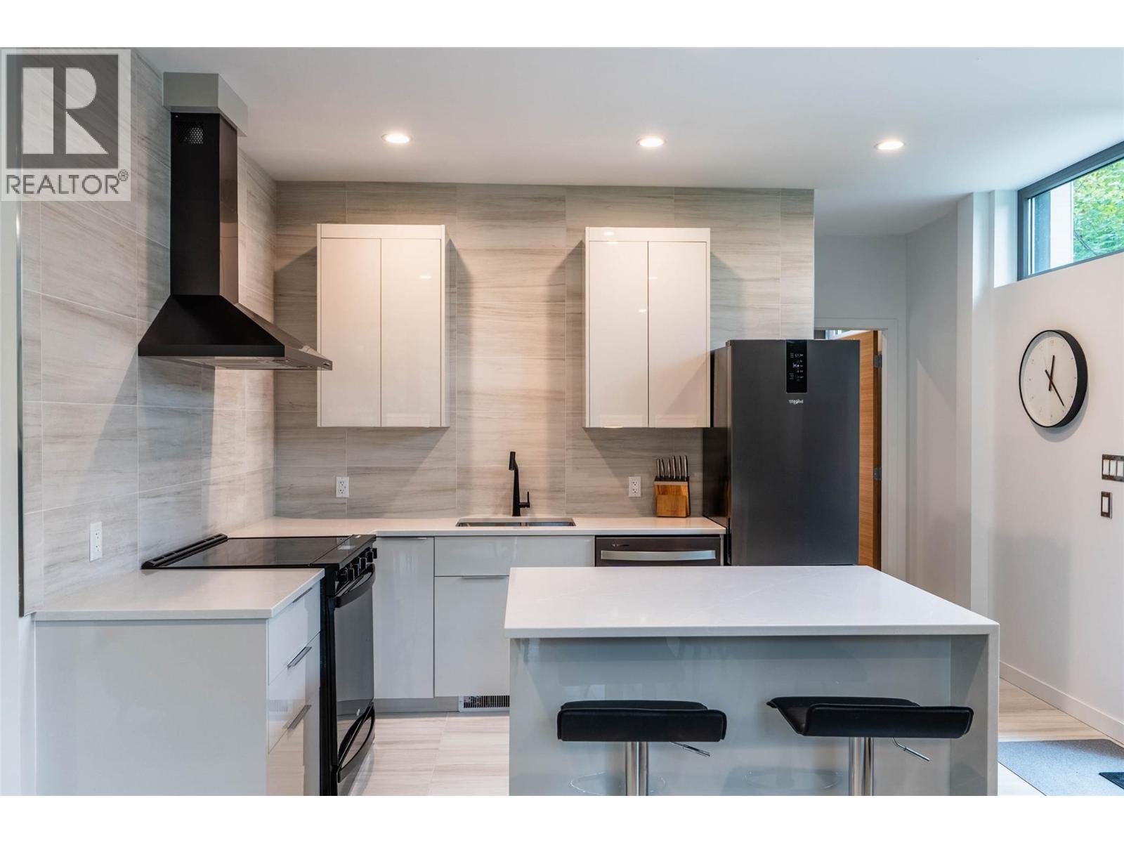 183-191 Kootenay Lake Road, Procter