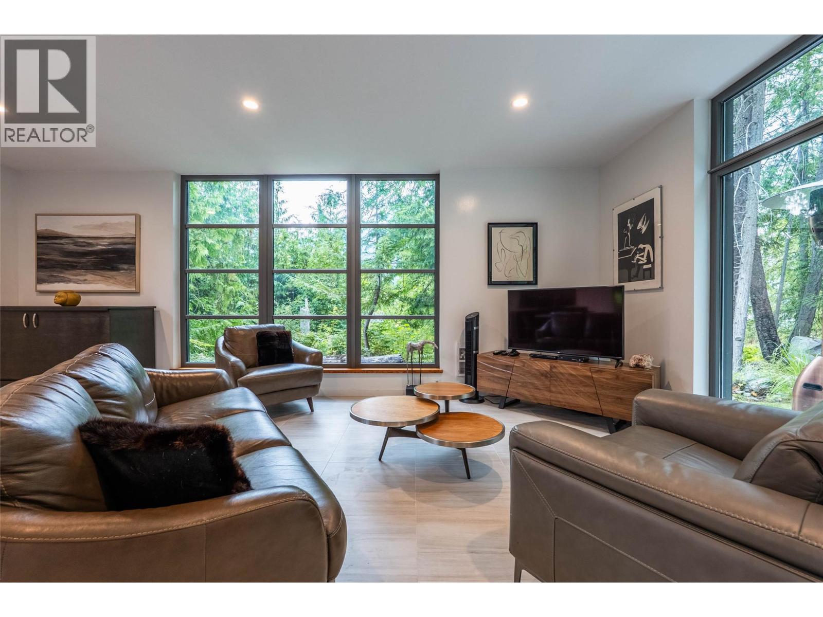 183-191 Kootenay Lake Road, Procter