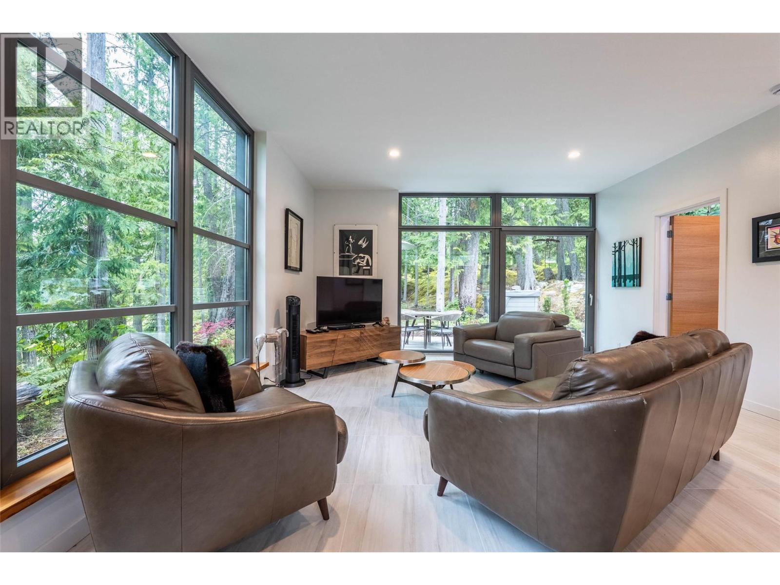 183-191 Kootenay Lake Road, Procter