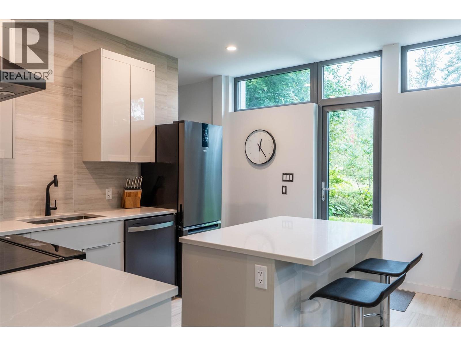 183-191 Kootenay Lake Road, Procter