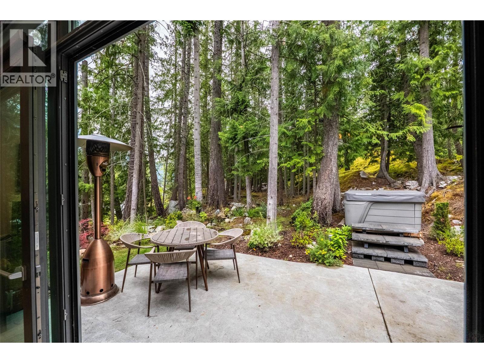 183-191 Kootenay Lake Road, Procter