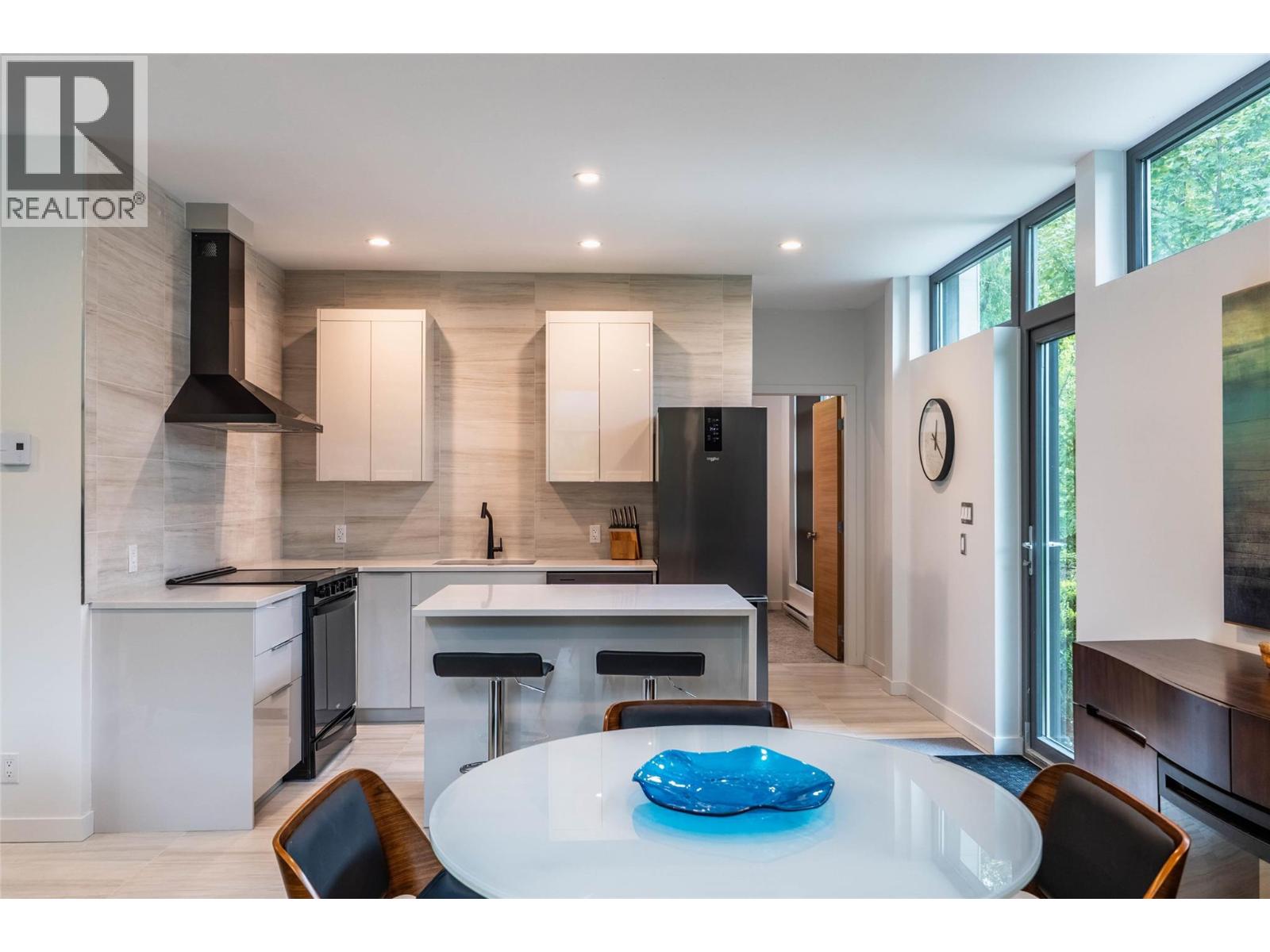 183-191 Kootenay Lake Road, Procter