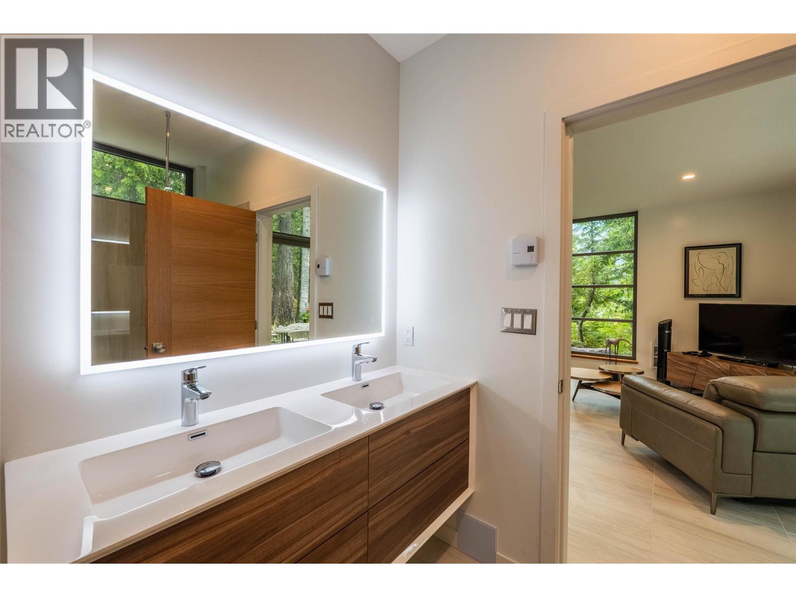 183-191 Kootenay Lake Road, Procter