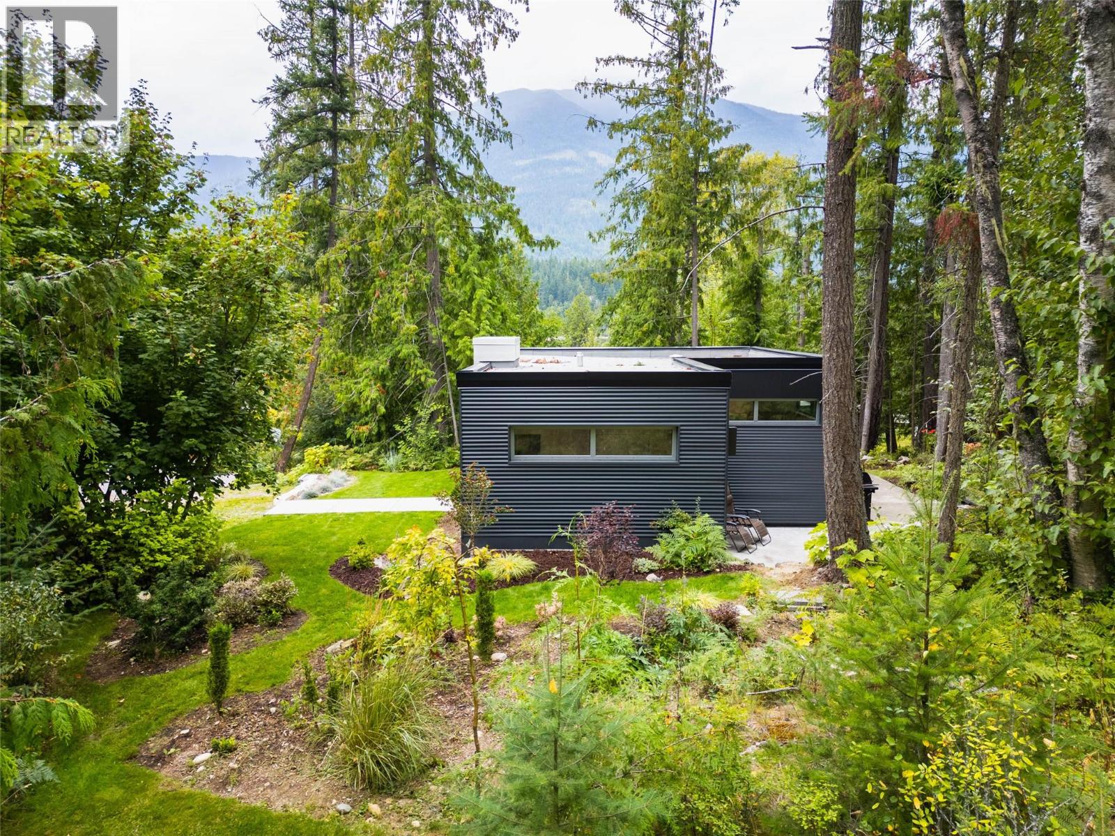 183-191 Kootenay Lake Road, Procter