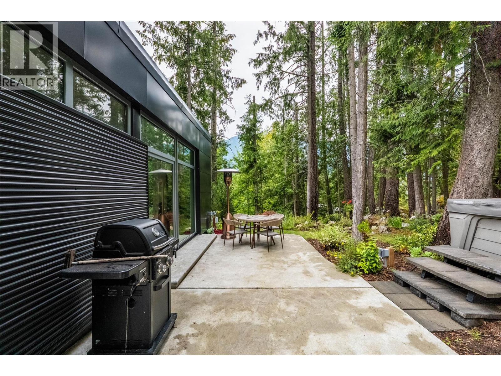 183-191 Kootenay Lake Road, Procter