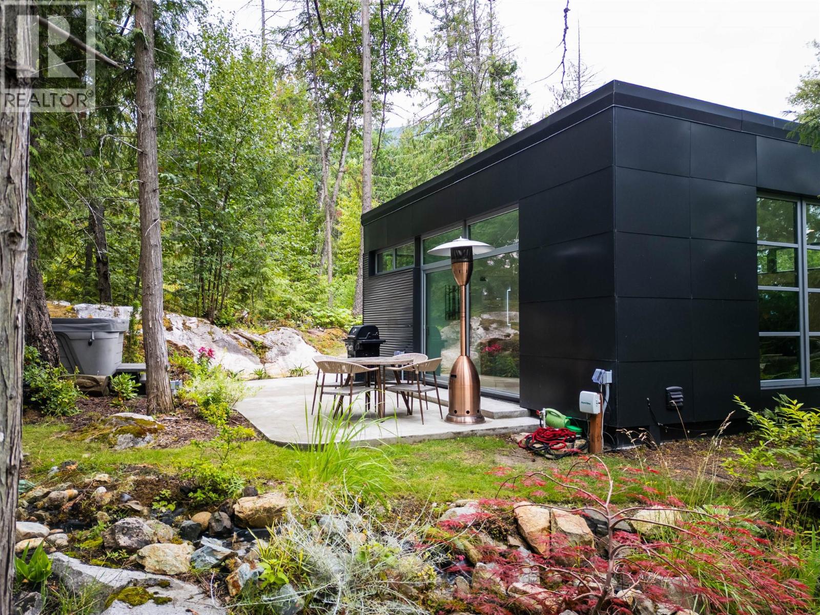 183-191 Kootenay Lake Road, Procter