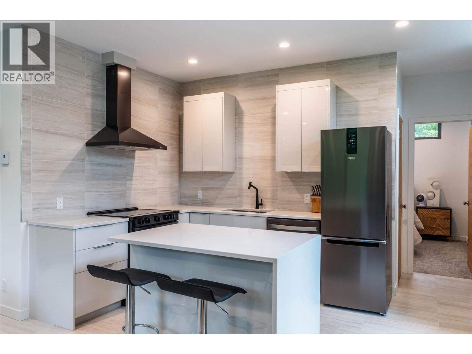 183-191 Kootenay Lake Road, Procter