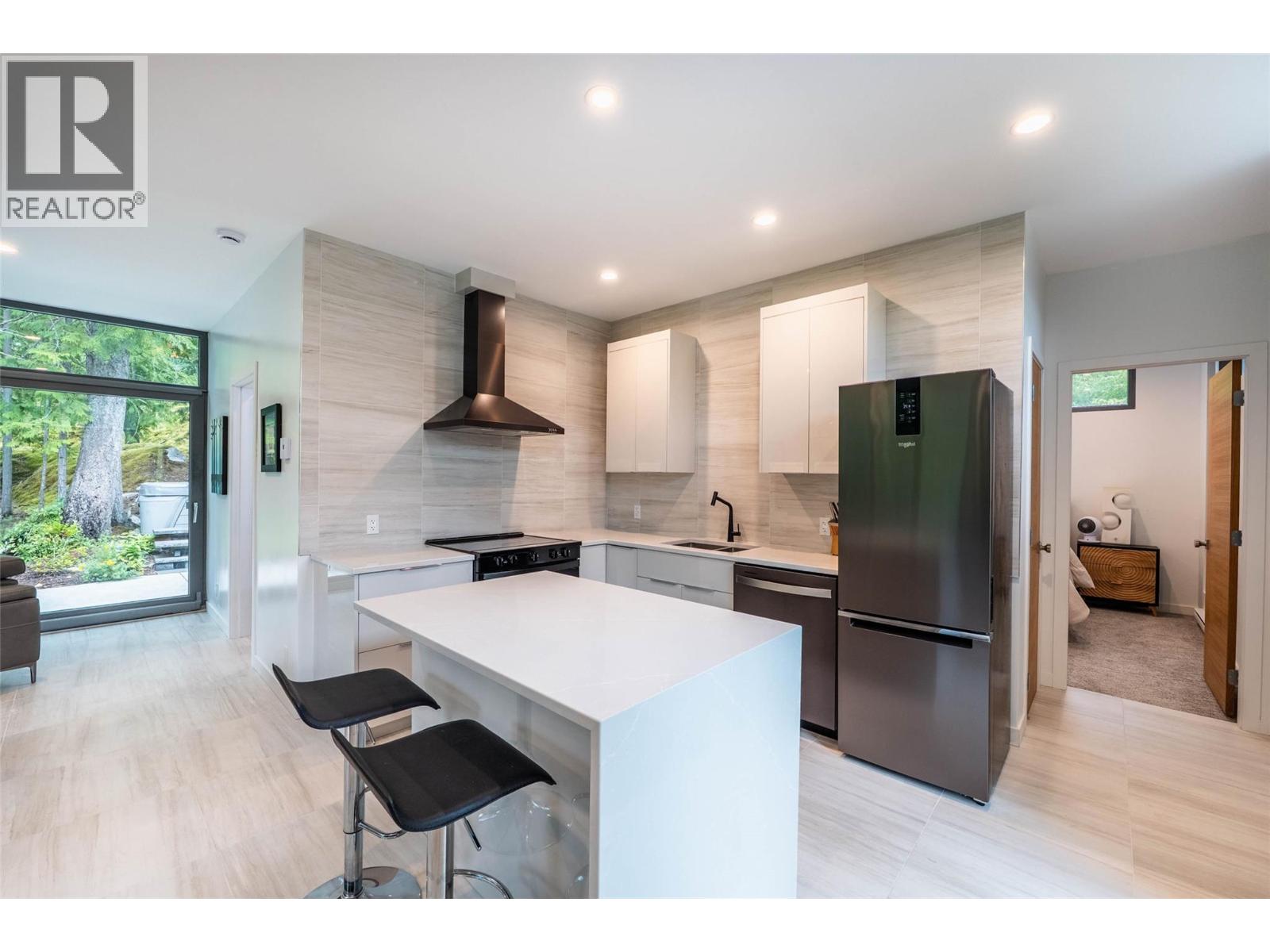 183-191 Kootenay Lake Road, Procter