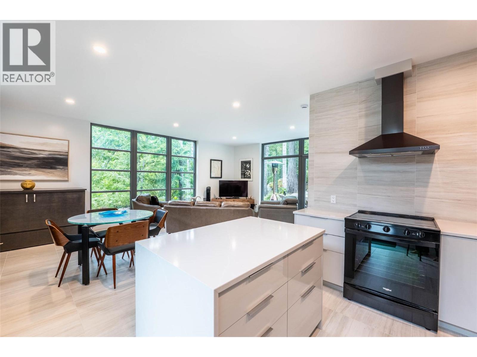 183-191 Kootenay Lake Road, Procter