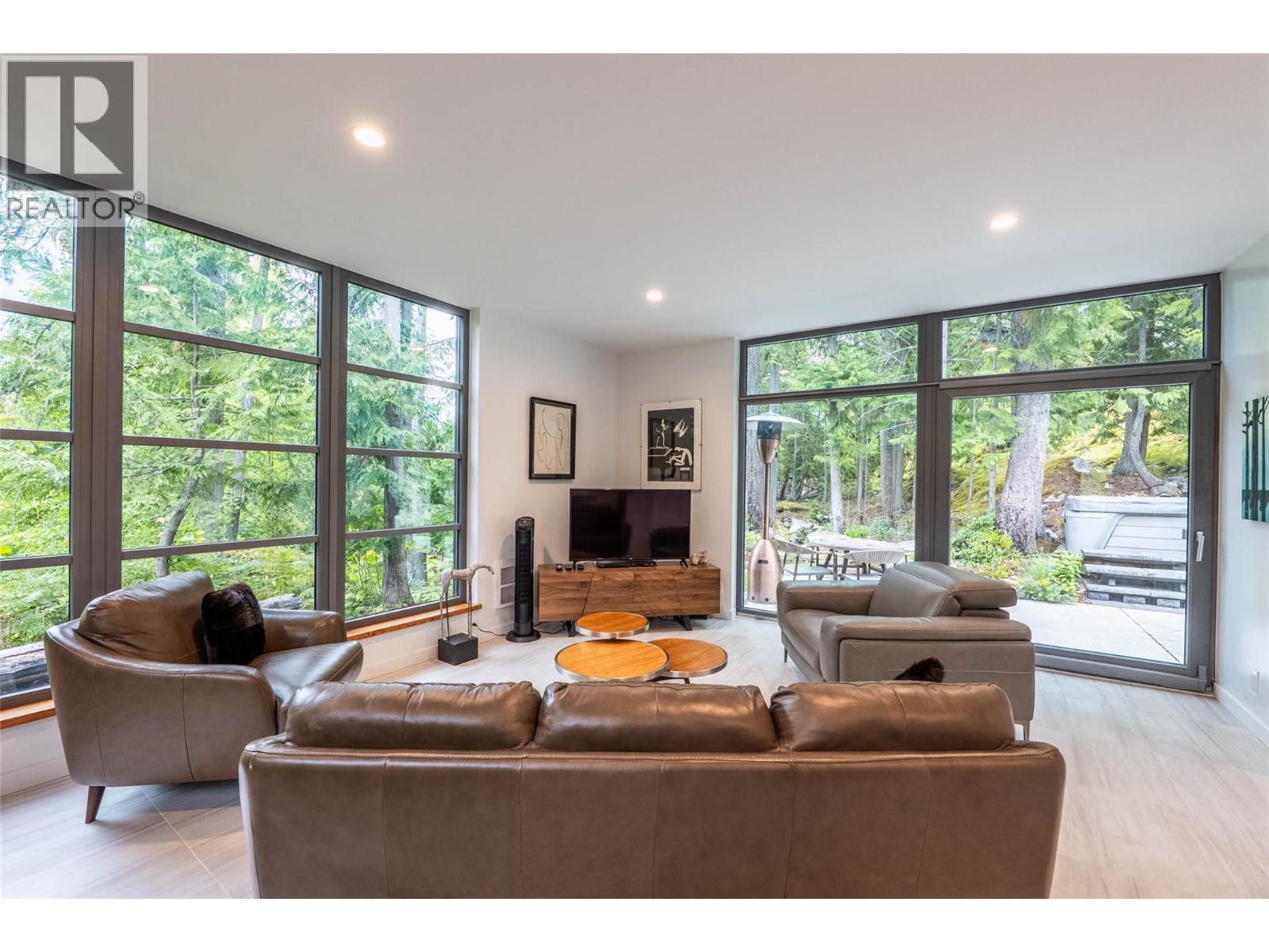 183-191 Kootenay Lake Road, Procter