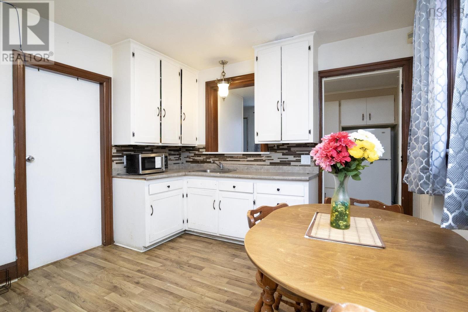 Property 10 of 27 of 54 Margaret Street