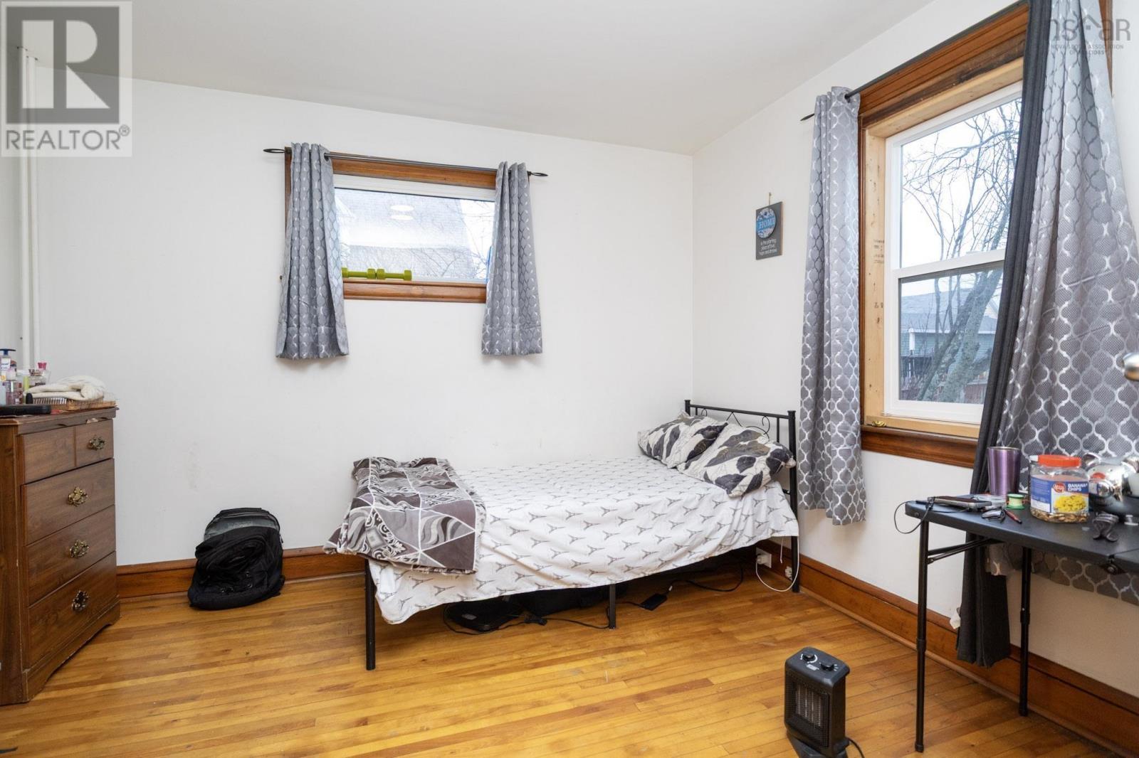 Property 14 of 27 of 54 Margaret Street