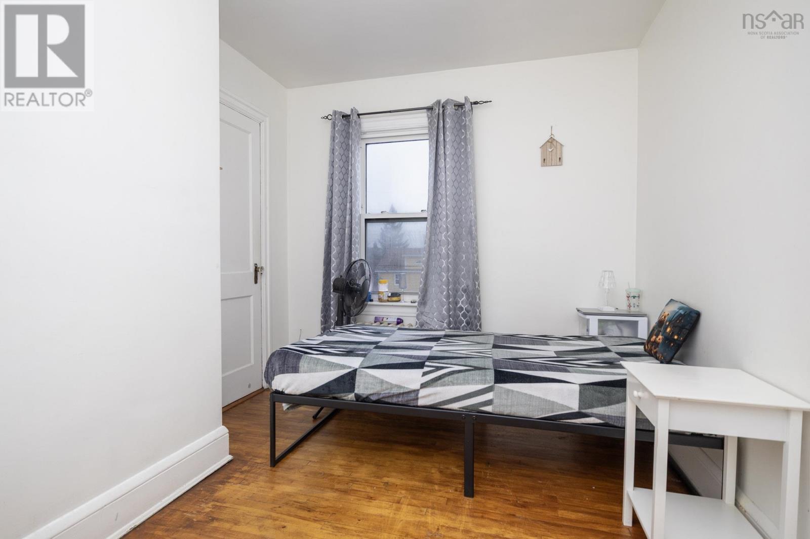 Property 19 of 27 of 54 Margaret Street