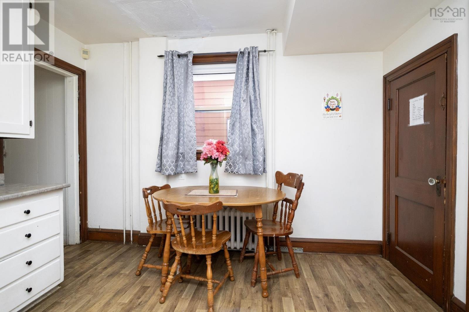 Property 8 of 27 of 54 Margaret Street