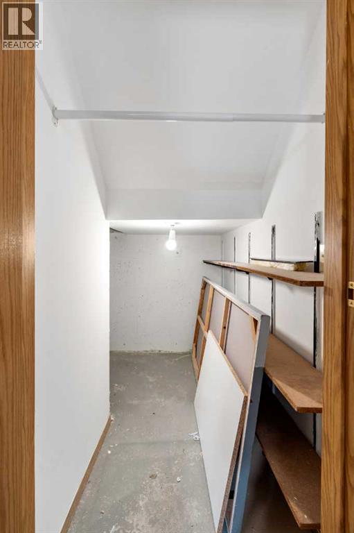 Single Family House Bi-level for Sale in  Bermuda Drive Beddington Heights Calgary 