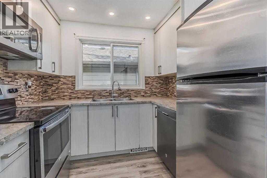 Single Family House Bi-level for Sale in  Bermuda Drive Beddington Heights Calgary 