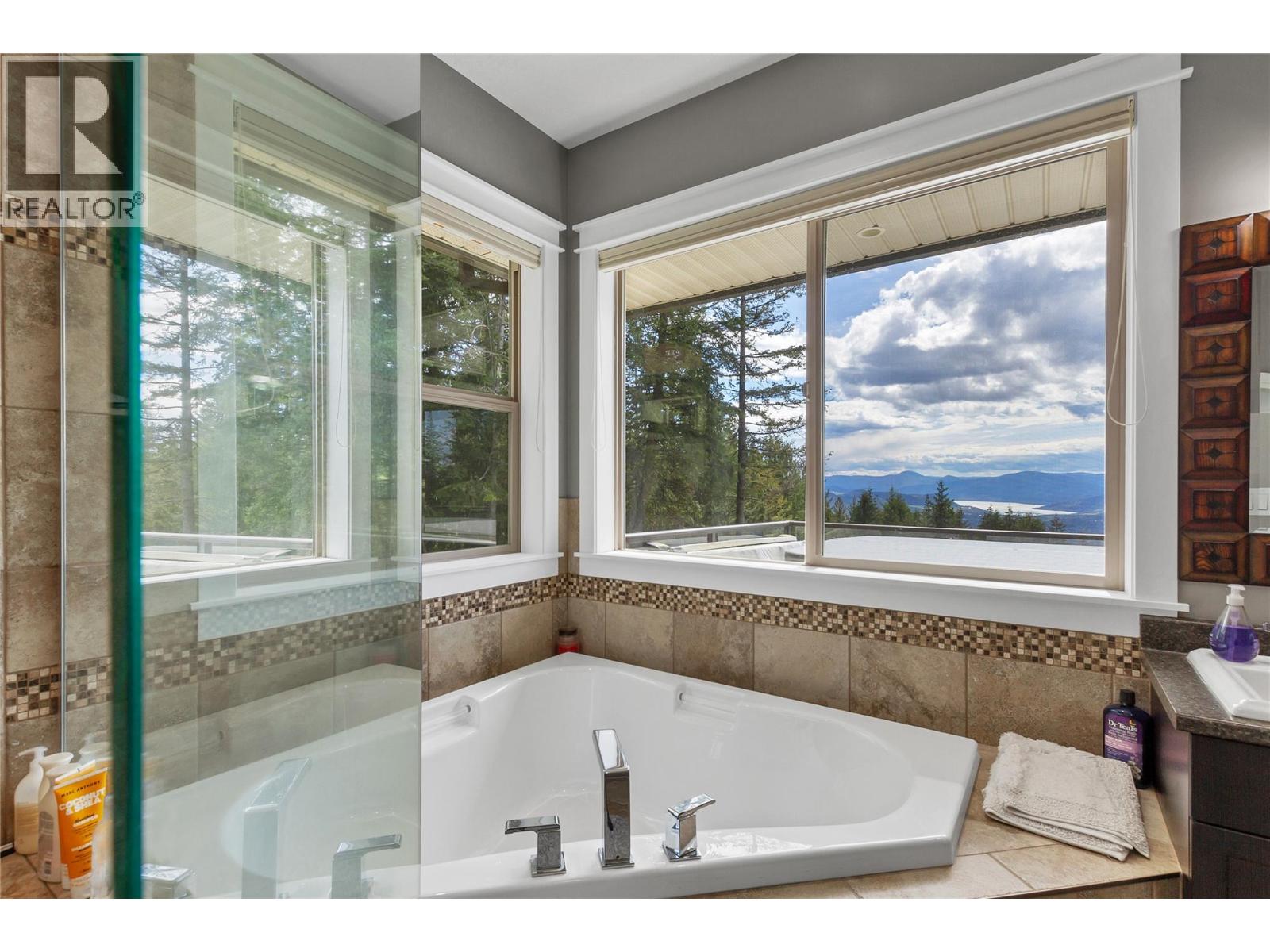  6032 Lynx Drive, Vernon