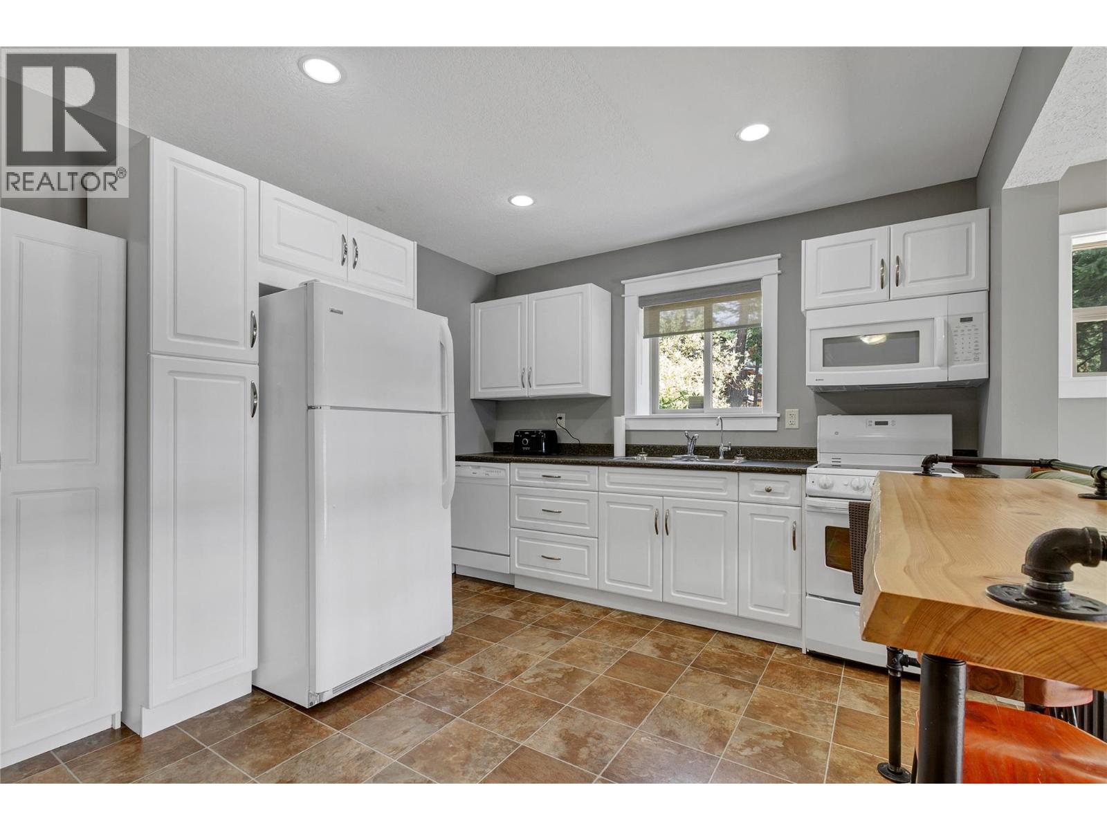 6032 Lynx Drive - 37