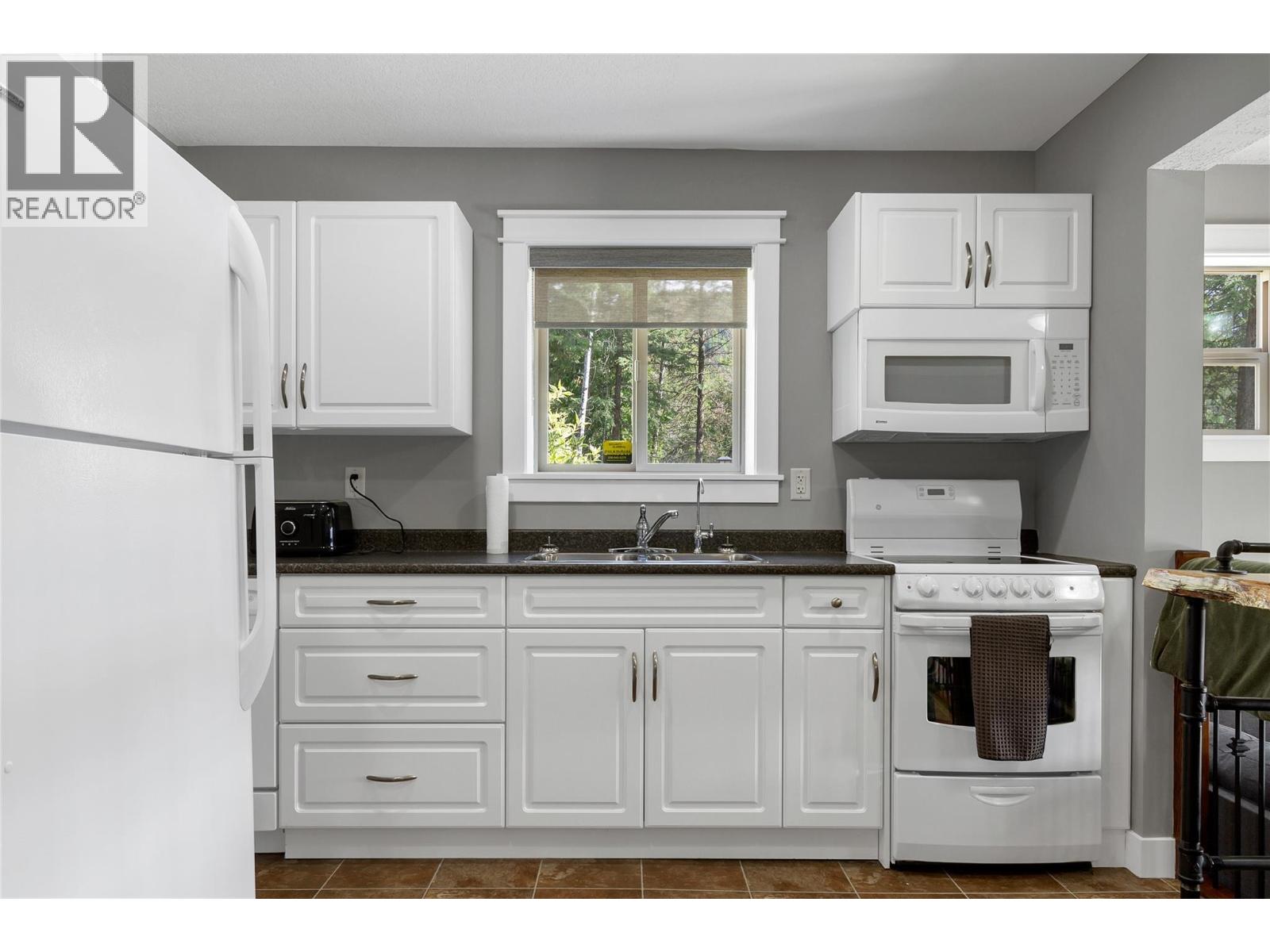  6032 Lynx Drive, Vernon