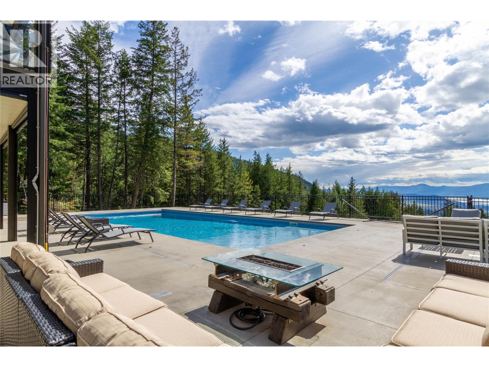  6032 Lynx Drive, Vernon