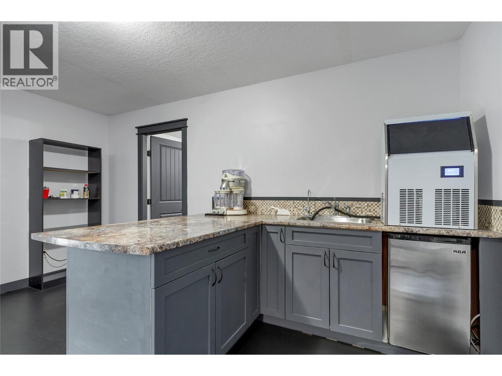  6032 Lynx Drive, Vernon