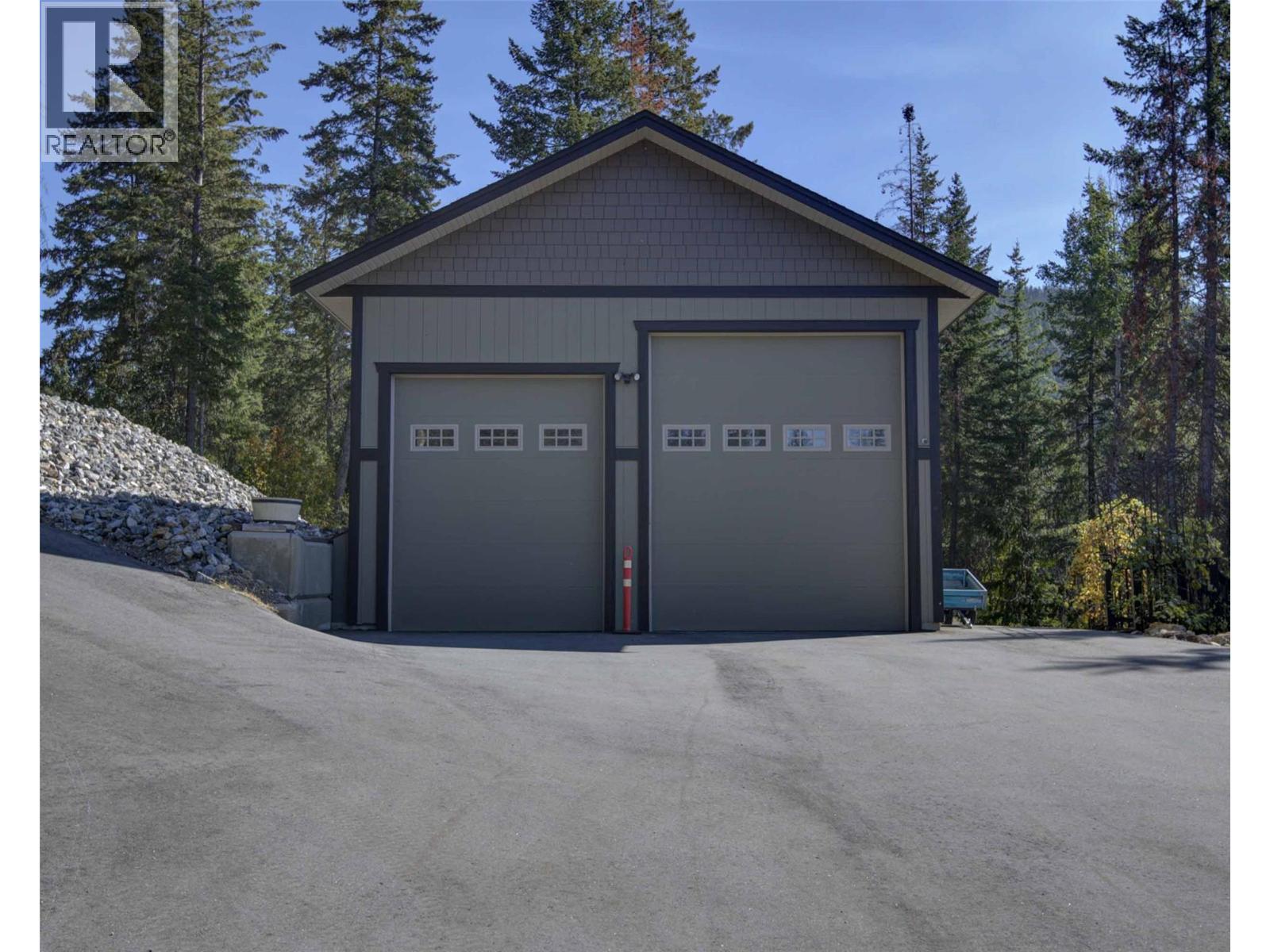  6032 Lynx Drive, Vernon