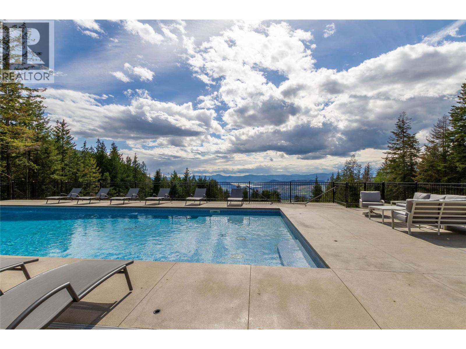  6032 Lynx Drive, Vernon