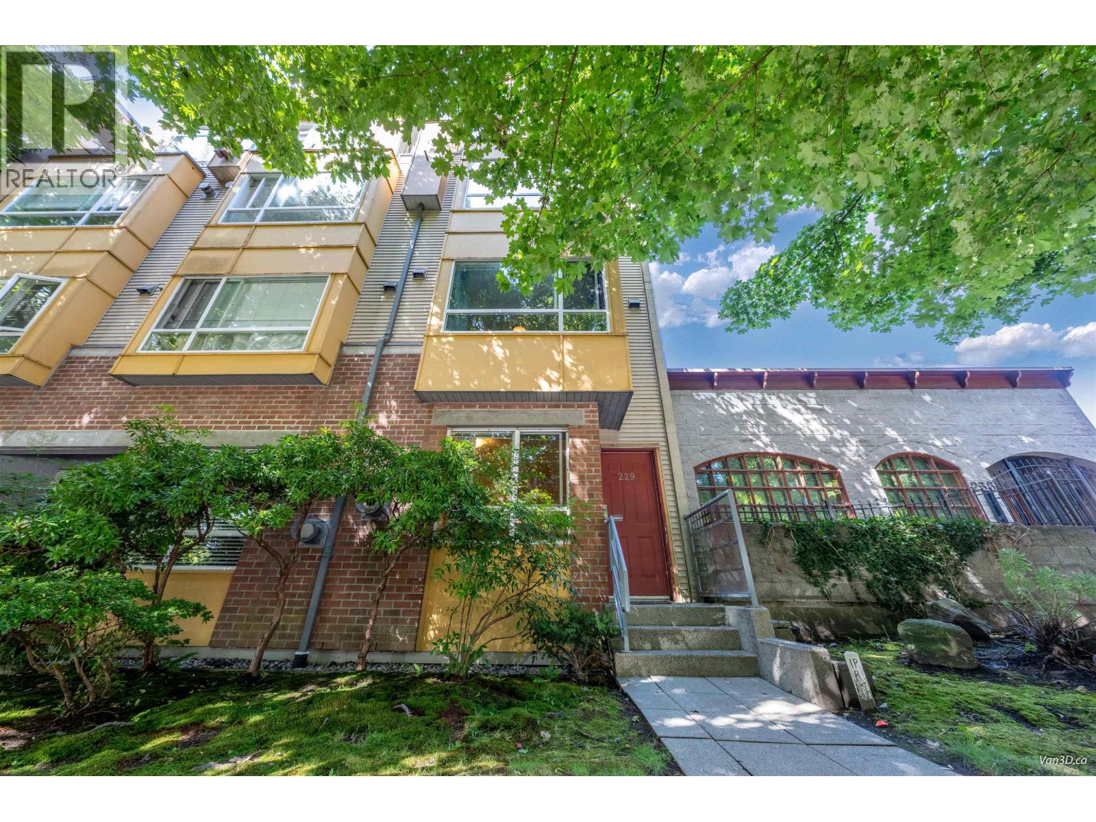 229 E 11TH AVENUE, Vancouver