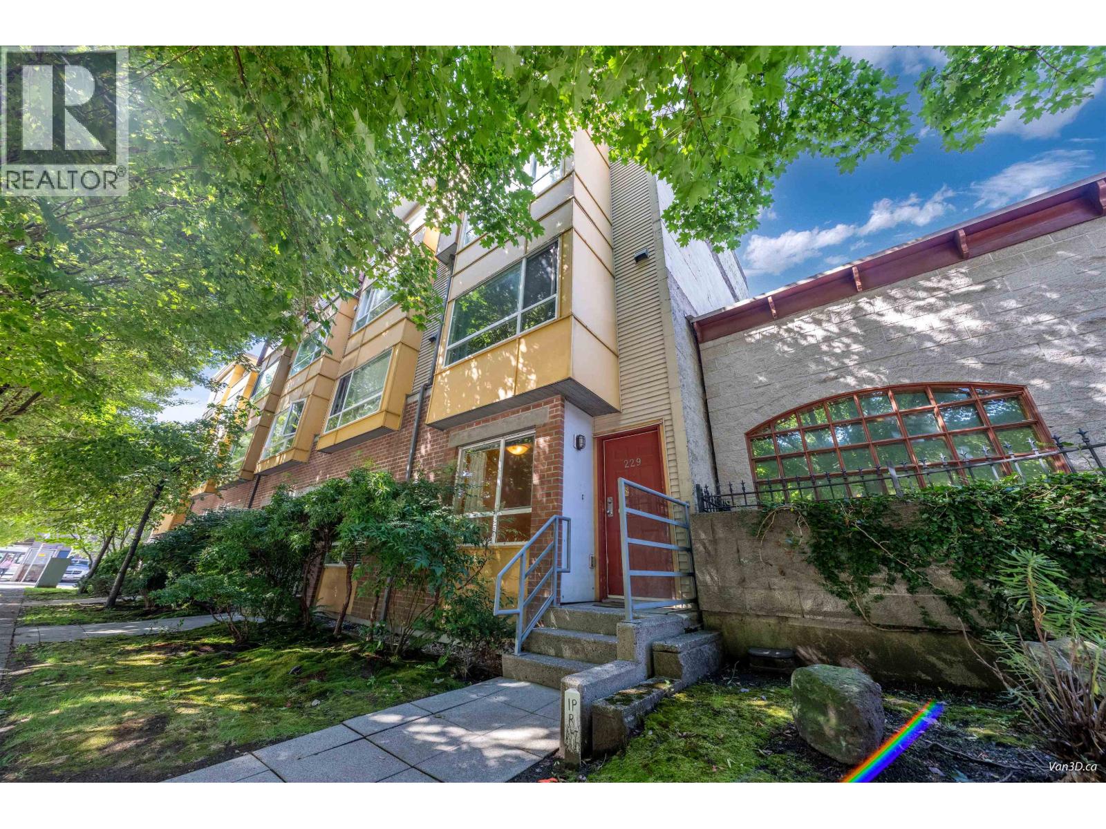 229 E 11TH AVENUE, Vancouver