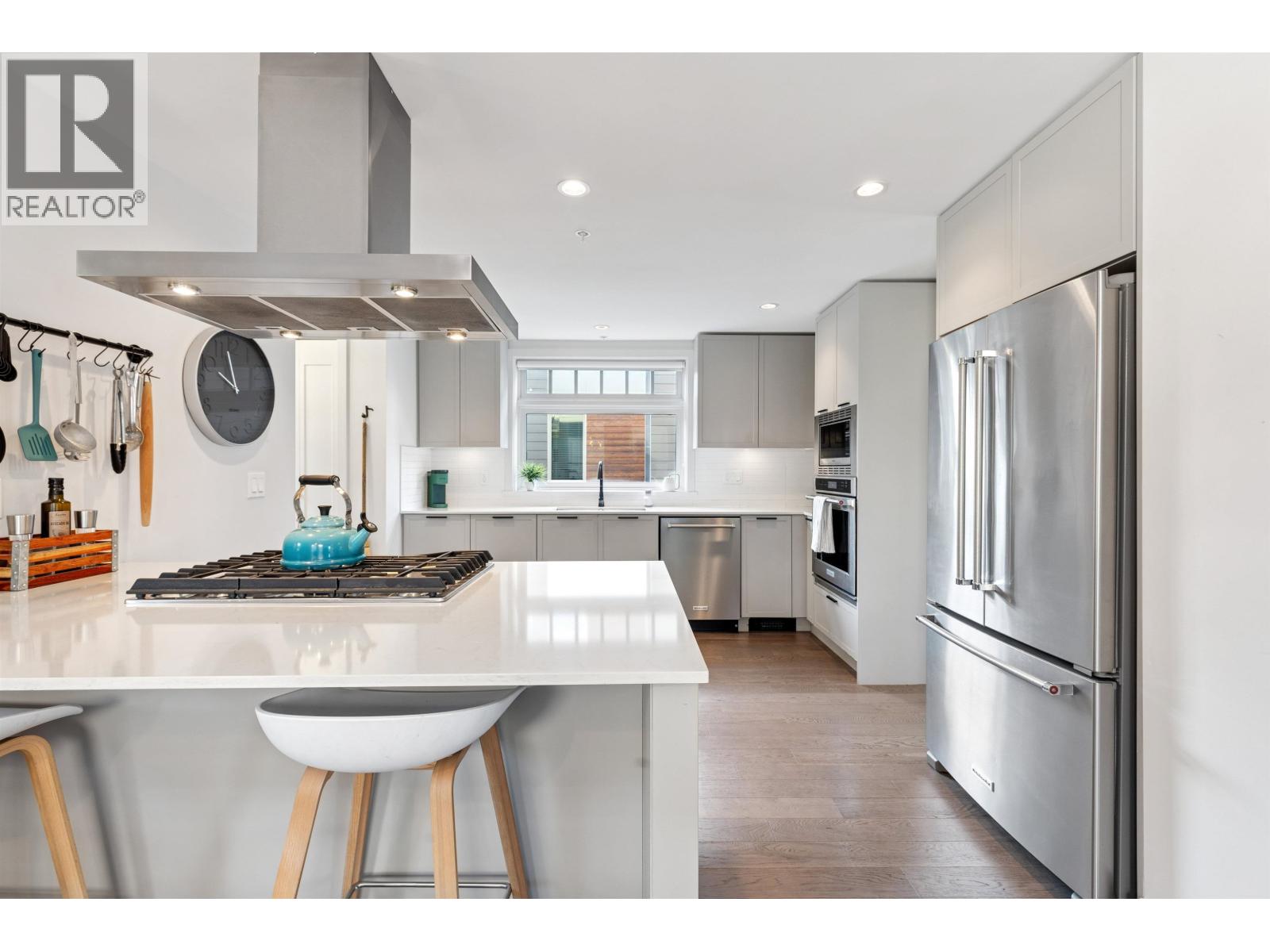 1 244 E 5TH STREET, North Vancouver