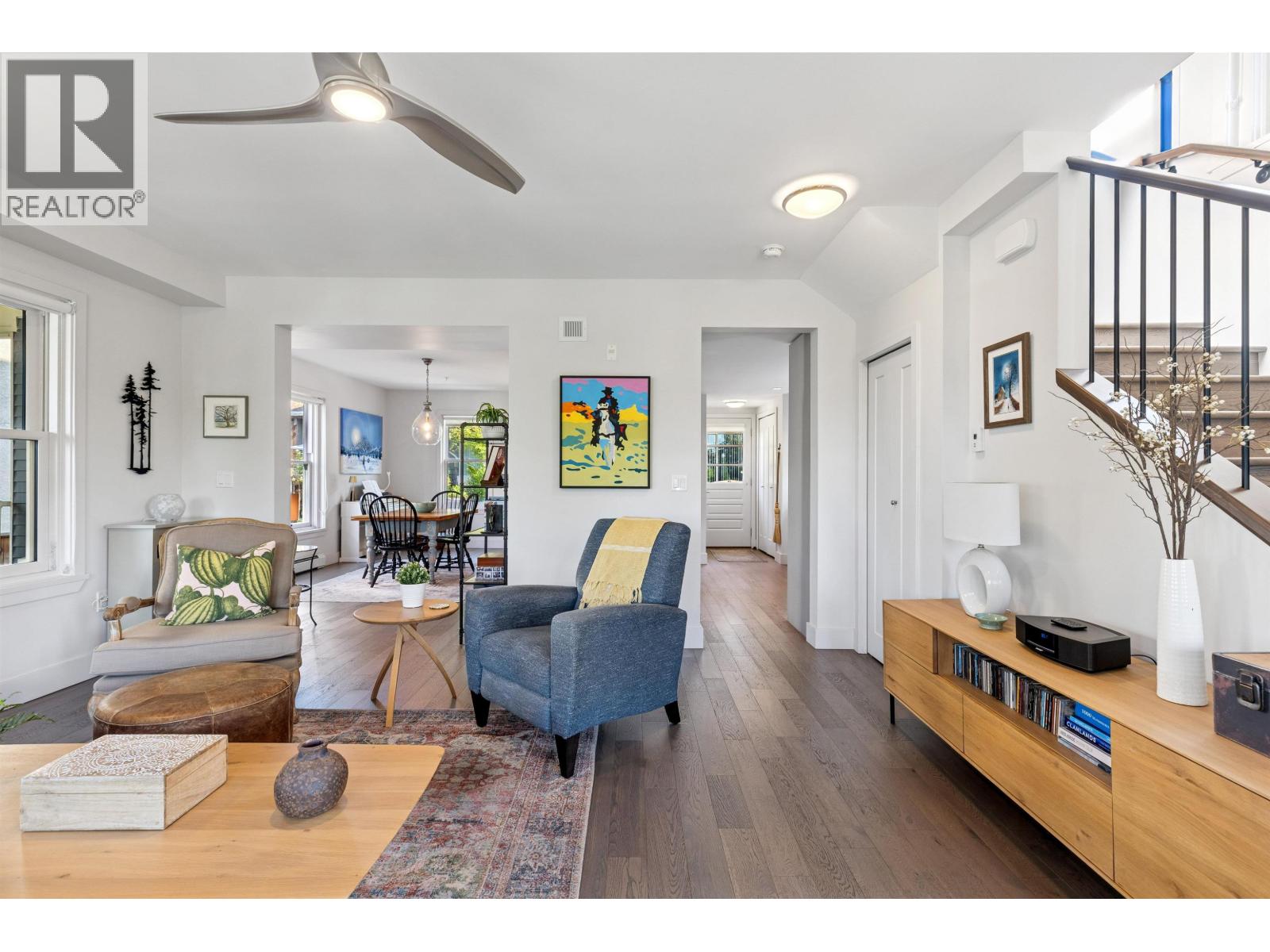 1 244 E 5TH STREET, North Vancouver