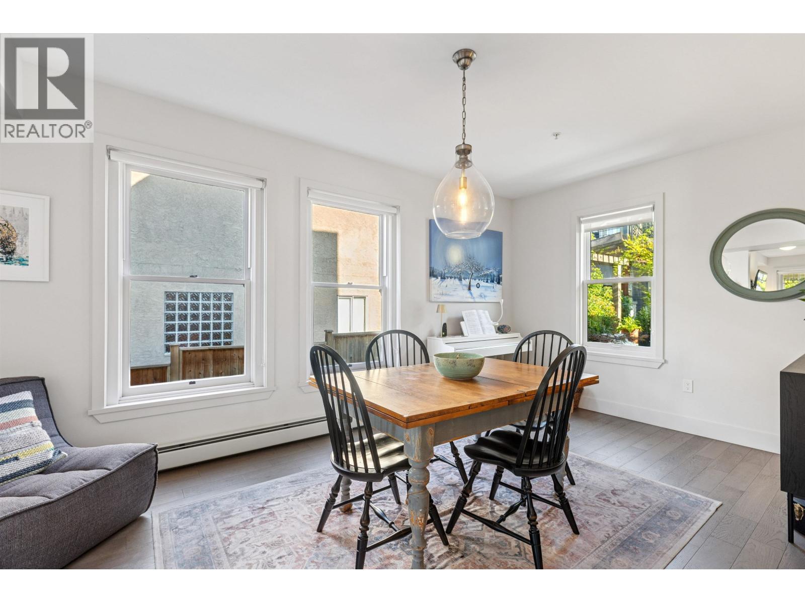 1 244 E 5TH STREET, North Vancouver