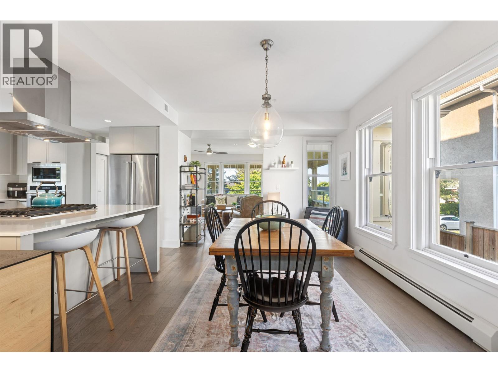 1 244 E 5TH STREET, North Vancouver