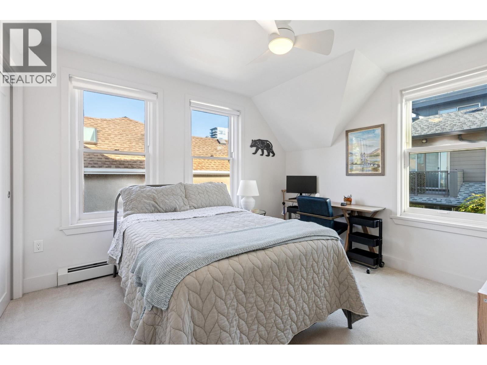 1 244 E 5TH STREET, North Vancouver