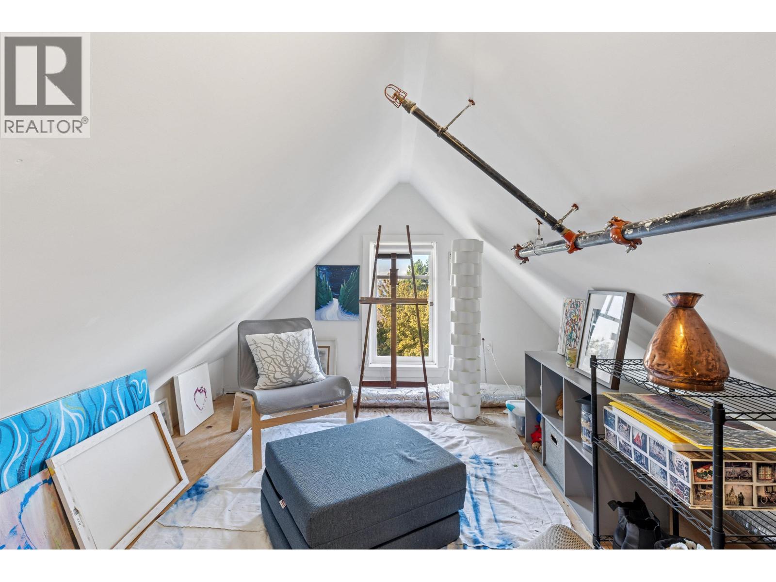 1 244 E 5TH STREET, North Vancouver