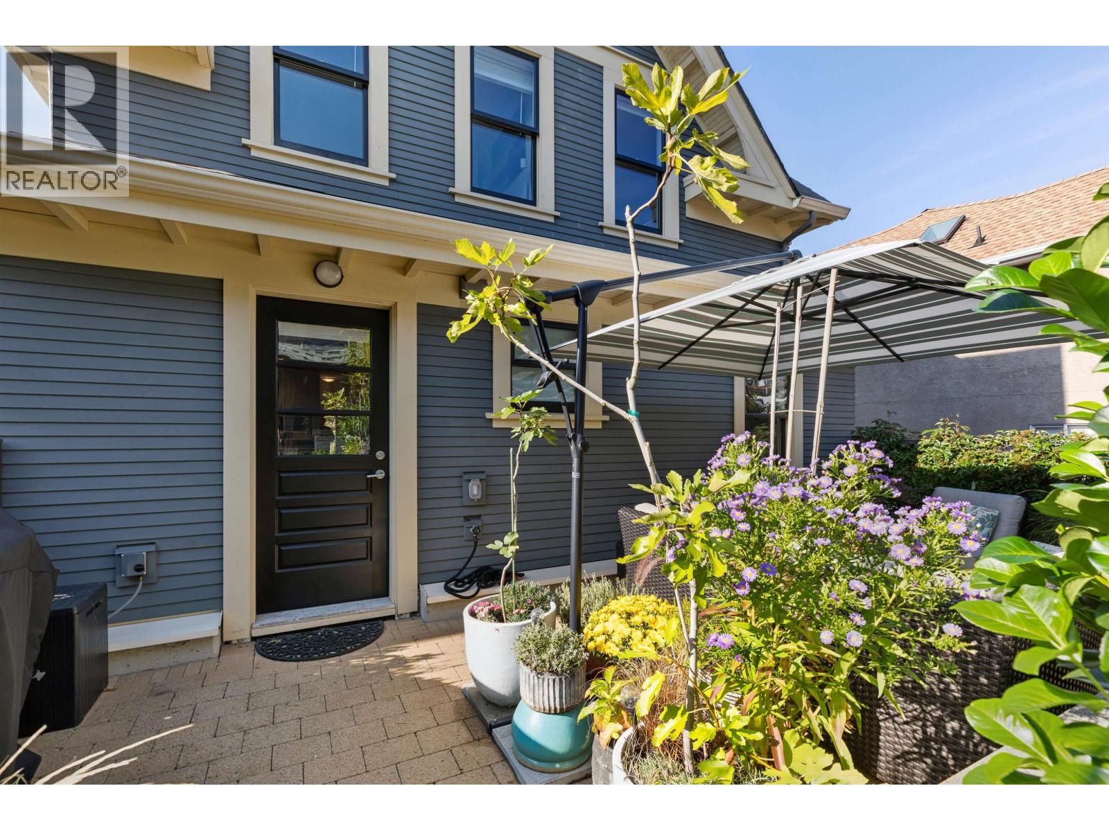 1 244 E 5TH STREET, North Vancouver