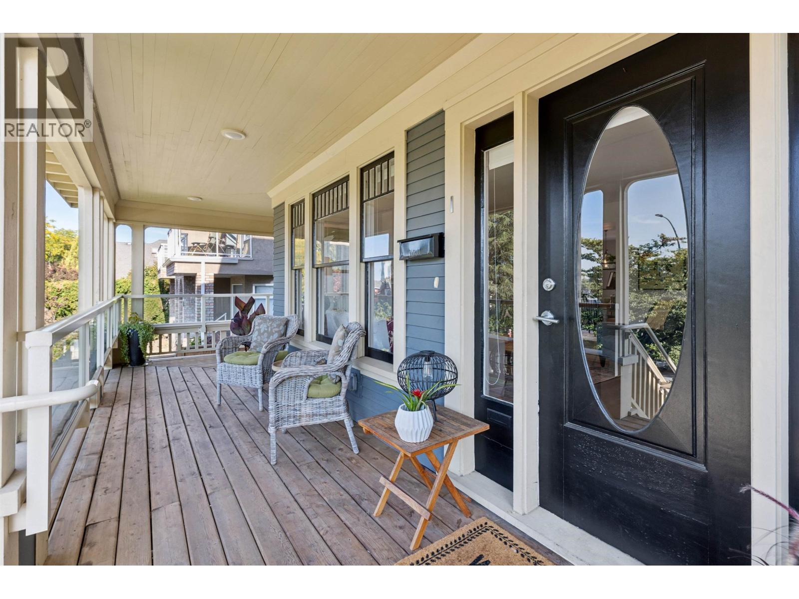 1 244 E 5TH STREET, North Vancouver