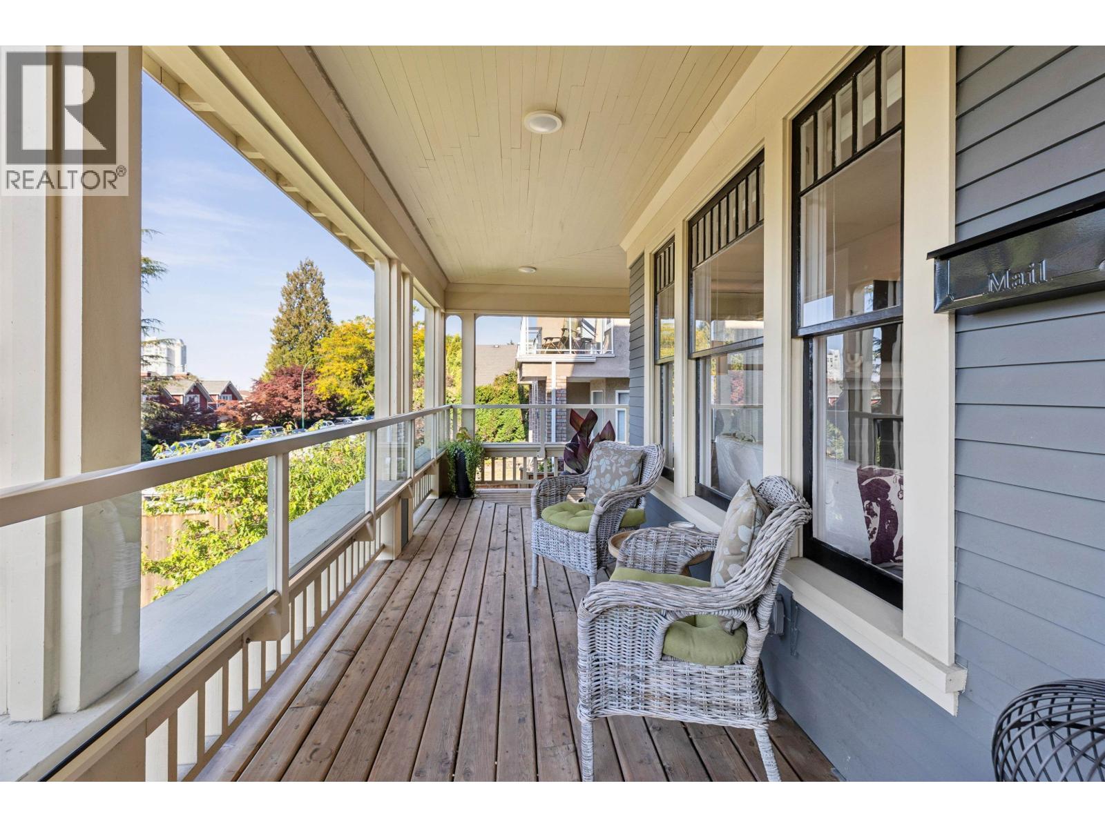 1 244 E 5TH STREET, North Vancouver