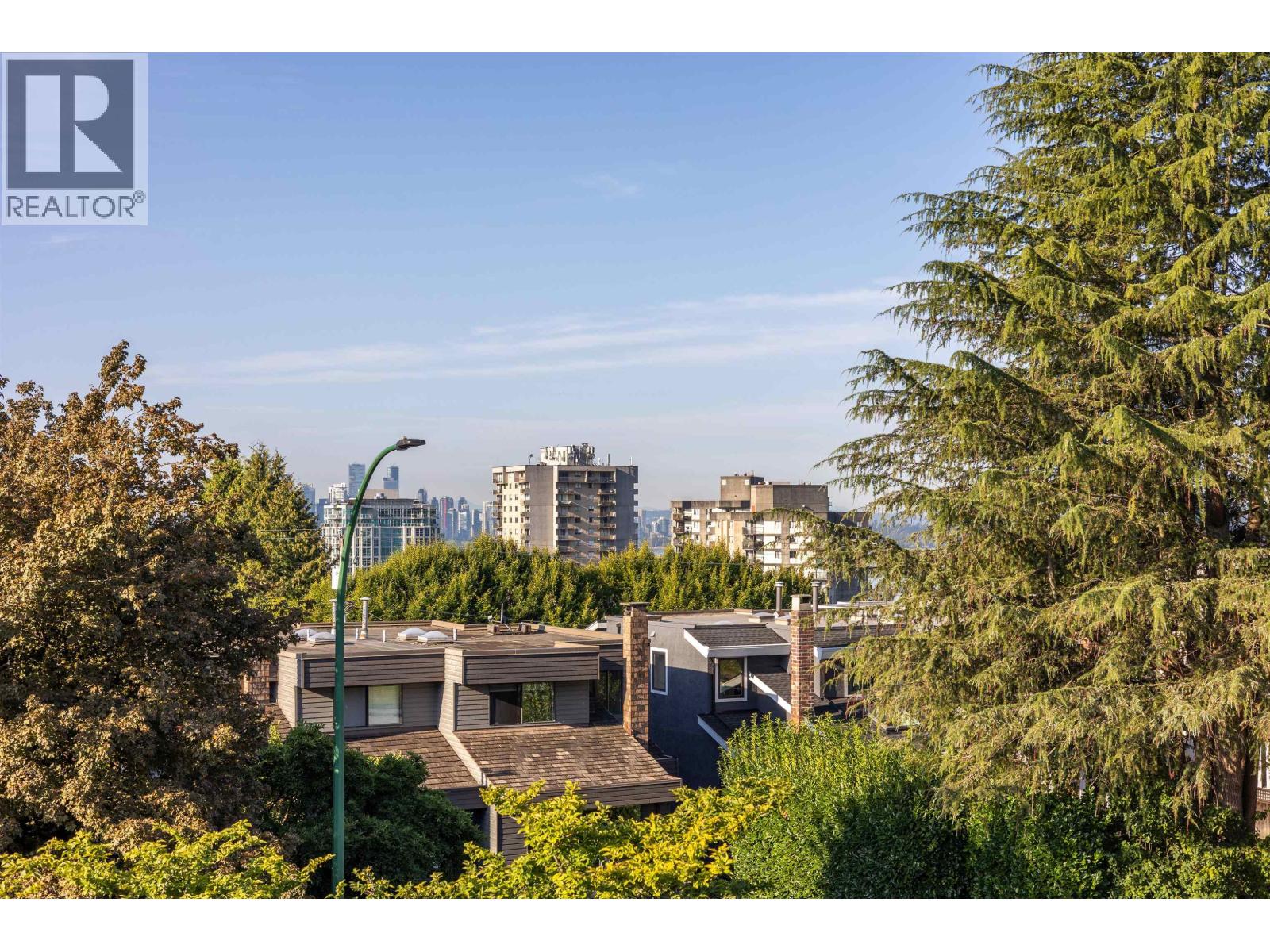 1 244 E 5TH STREET, North Vancouver